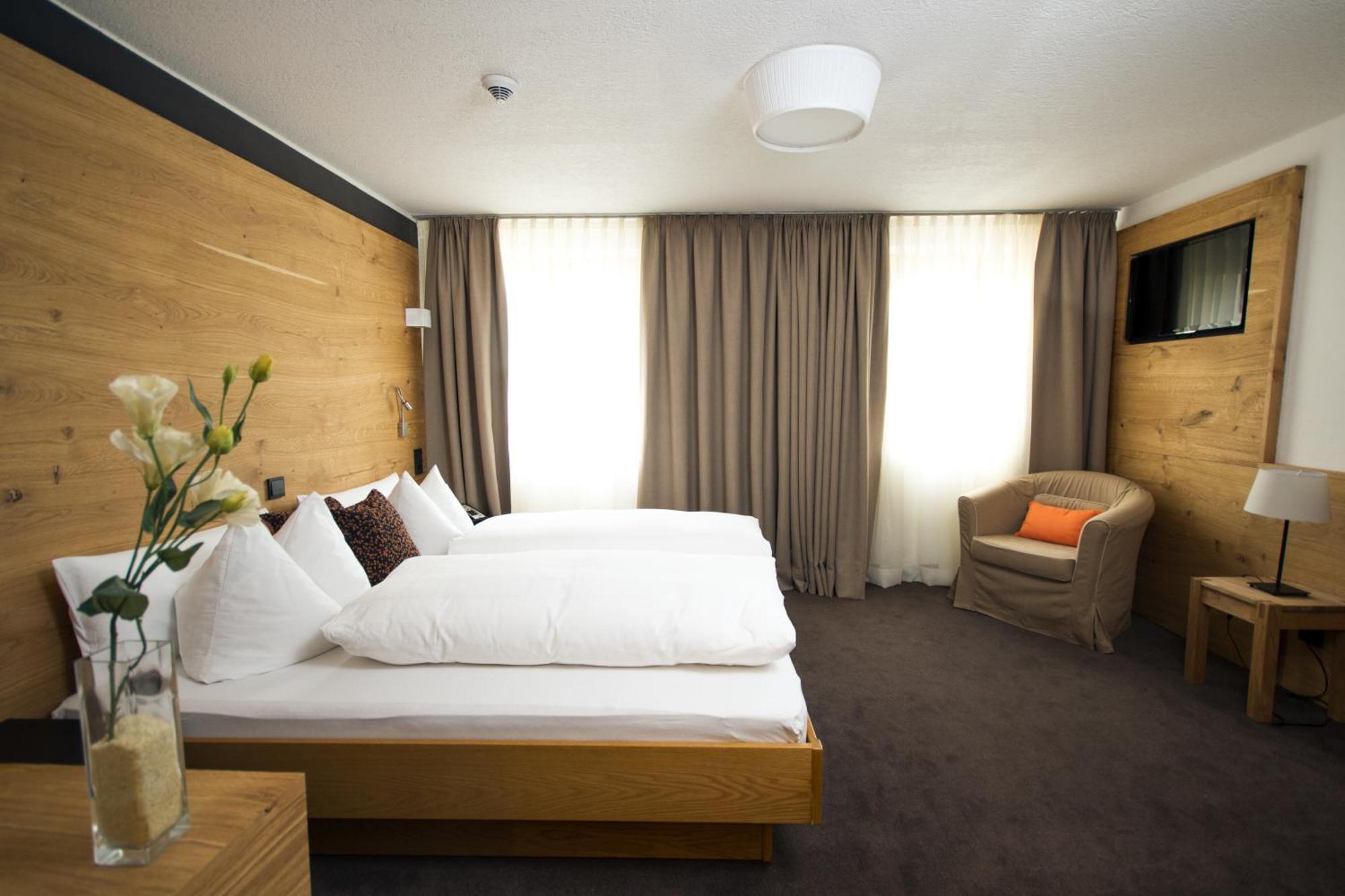 Hotel Montfort Σανκτ Αντόν αμ Άλμπεργκ Εξωτερικό φωτογραφία